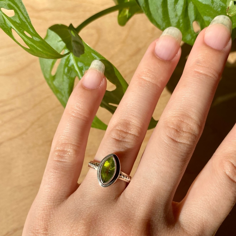 LOTR Marquise Raw Peridot Gem Stone Ring Size 5.5 women’s